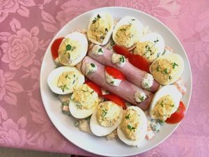 Töltött tojások és sonkatekercsek 1