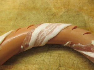 Virsli baconban - bevagdalás 